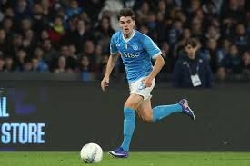 近百名游泳爱好者在云南巧家挑战横渡金沙江